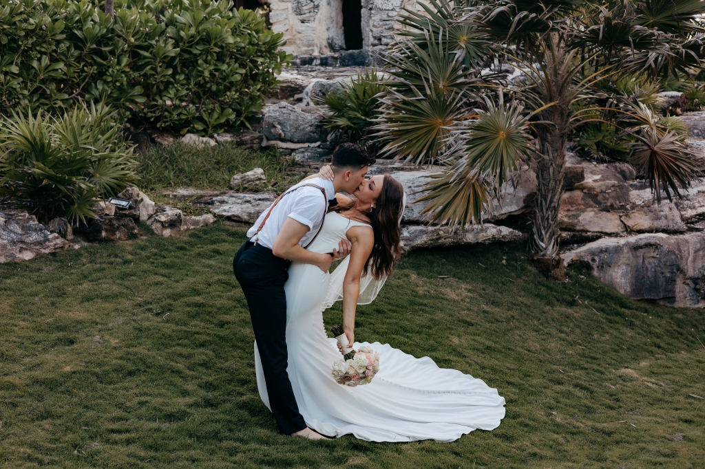 bride and groom kissing in Playa Del Carmen destination wedding